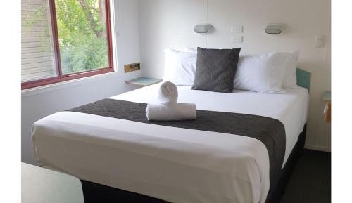 Standard 2 Bedroom Cabin - Sleeps 4