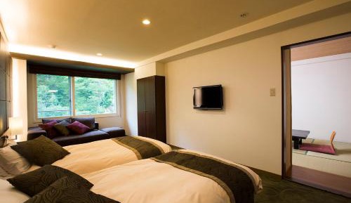 Modern Twin Room with Tatami Area -  Non-Smoking