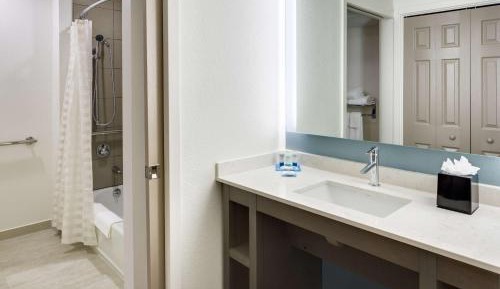Queen Room with Accessible Tub - Disability Access