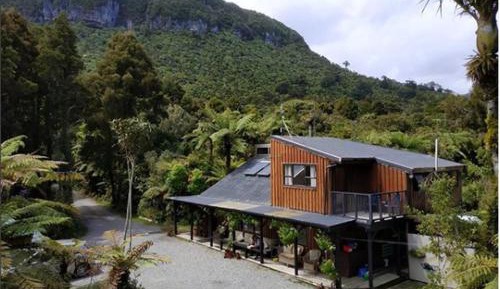 Ruru Lodge Double Room with Private Bathroom