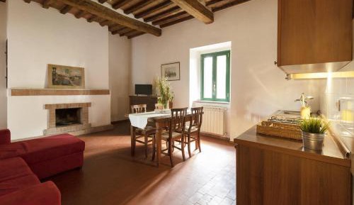 Large One-Bedroom Apartment (2 Adults)