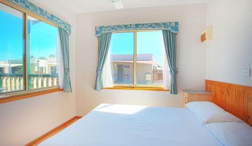 Standard 2-Bedroom Cabin - Sleeps 6 (Pet Friendly)