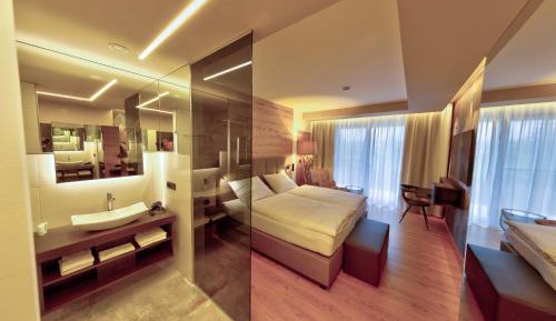 Deluxe Queen Suite