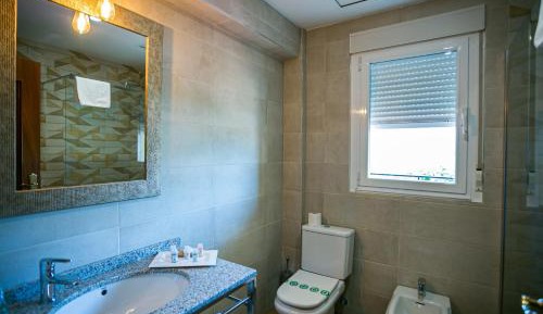 Double or Twin Room with Mountain View