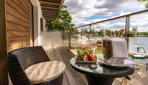 Deluxe Lake View