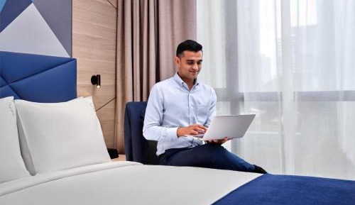 Standard Room with One Queen and One Single Bed - Free Breakfast
