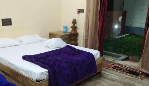 Deluxe Double Room (2 Adults + 1 Child)