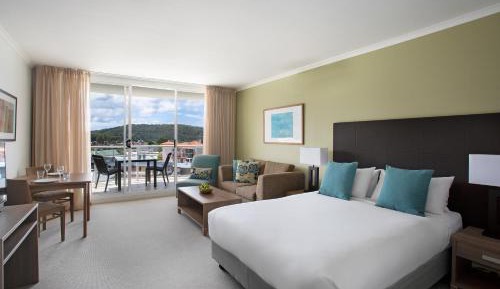 Studio Spa Suite - Town-Hinterland View