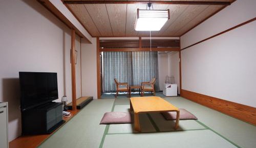 Japanese-Style Room with Shared Bathroom - Smoking