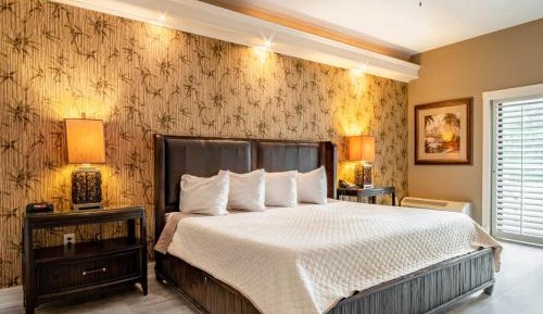 Deluxe Room with King Bed