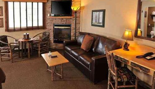 Deluxe Suite with Spa Bath