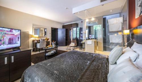 Superior King Suite
