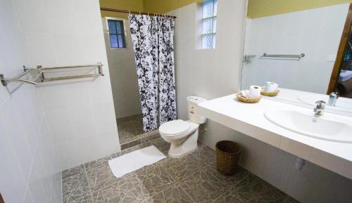 Bungalow with Garden View