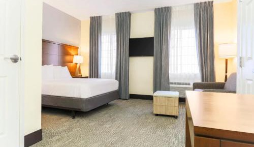 Queen Studio Suite with Tub - Disability Access/Non-Smoking