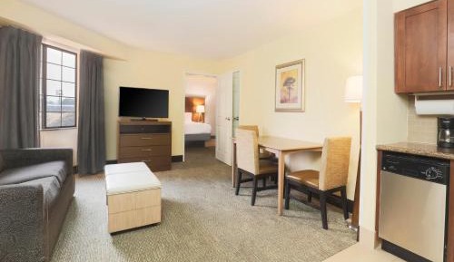 Two-Bedroom Suite with Bath Tub - Disability Access/Non-Smoking