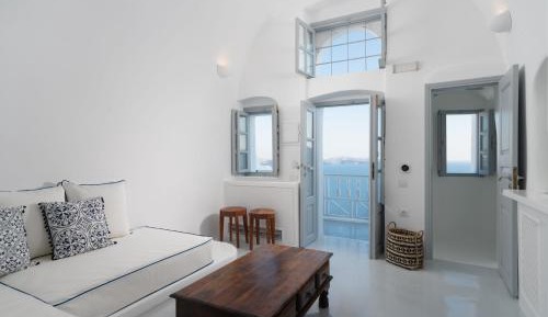 Suite with Balcony and Blue Domes View