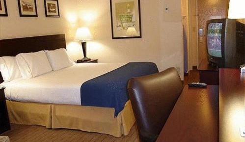 King Suite - Non-Smoking