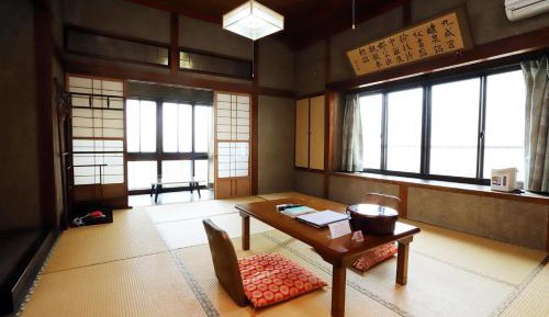 Japanese Style Room with Shared Bathroom and Toilet 2-4 adult 