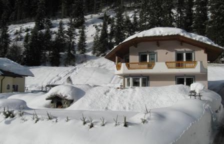 One-Bedroom Apartment with Balcony