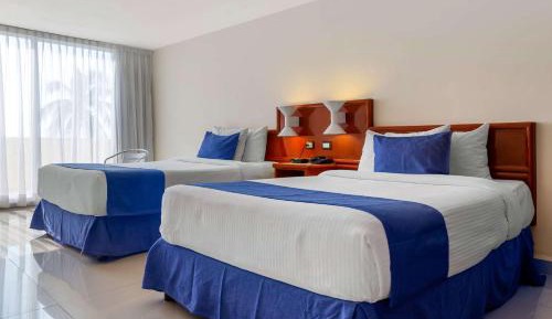 Twin Room with Pool View - Non-Smoking