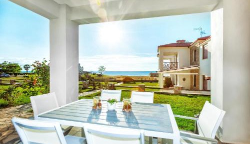 Deluxe Four-Bedroom Villa with Sea View