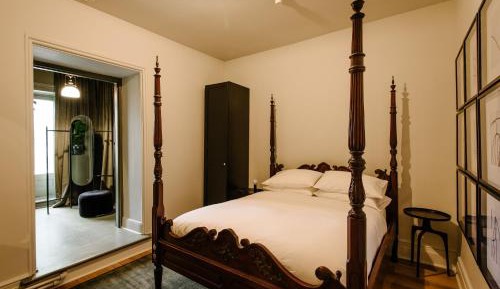 Deluxe Queen Room with Balcony