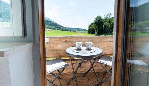 Apartment with Mountain View