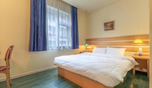 Business Queen Room