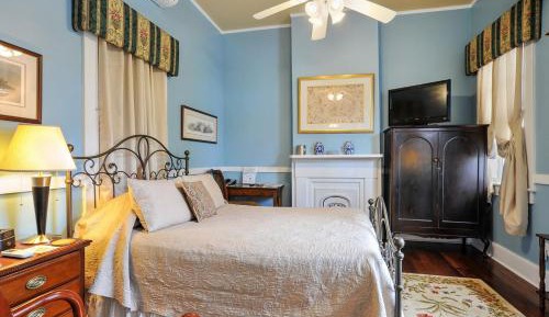 Queen Room with Spa Bath