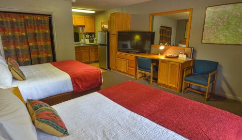 Queen Suite with Two Queen Beds