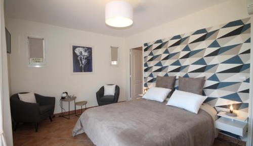 Queen Room with Pool View