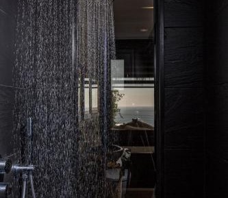 Majestic Retreat Suite with Hot Tub