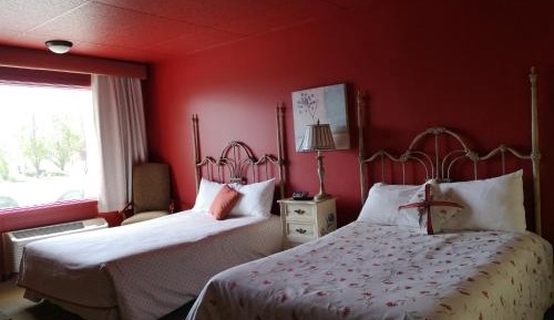 Country-Style Room with 2 Double Beds