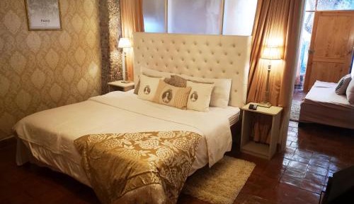 Apartment with Garden View