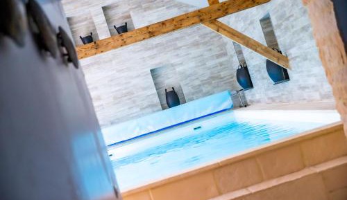 Three-Bedroom Holiday Home with Access to Pool and Spa to 