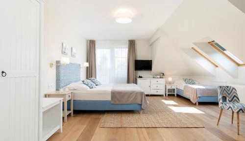 Classic Family Room (2 Adults + 2 Children)