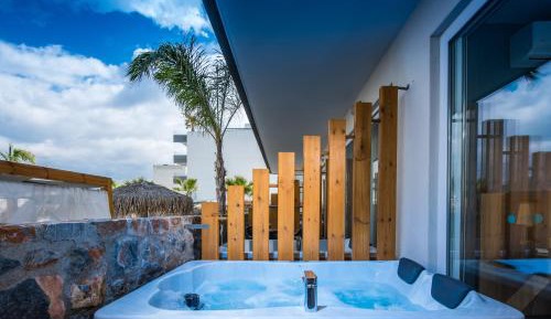 Luxury Studio with Private Jacuzzi