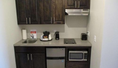 Queen Suite with Kitchenette