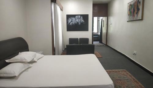 Deluxe Studio