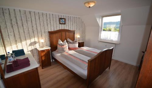 Small Double Room with Shared Bathroom