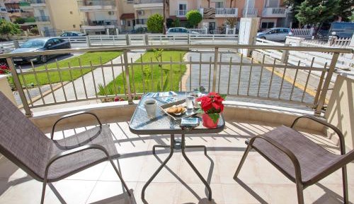 Apartment with Garden View