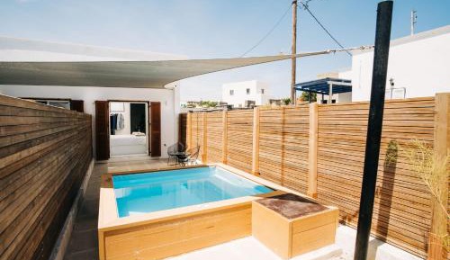 Deluxe Suite with Outdoor Hot Tub