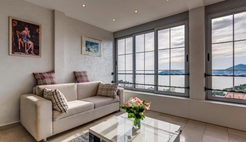 One-Bedroom Apartment with Sea View