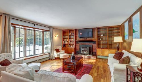 Five Bedroom Holiday Home