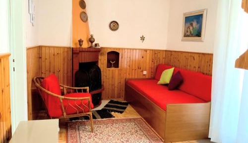 Apartment with Mountain View