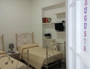 Twin Room with Private External Bathroom