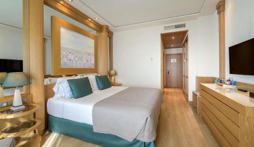 Classic Double or Twin Room with City View