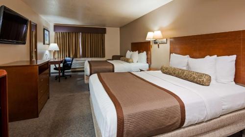 Queen Room with Two Queen Beds - Non-Smoking