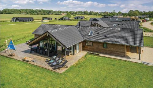 Four-Bedroom Holiday Home