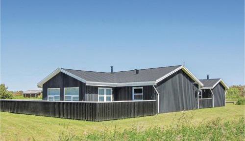 Four-Bedroom Holiday Home